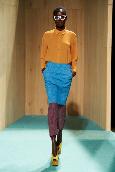 Look 3